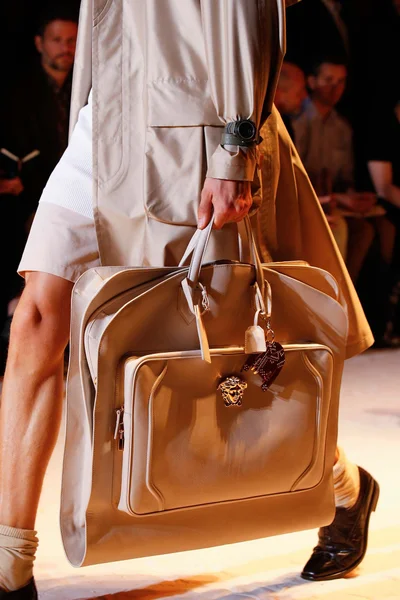 Look 28